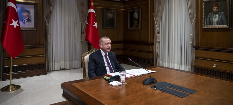 Erdoğan'dan Macron'a ecdat portreli mesaj