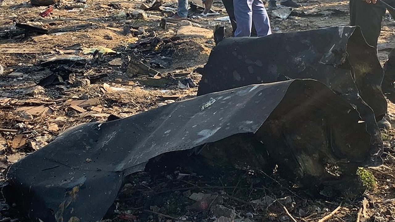 Güney Sudan'da bir yolcu uçağı düştü