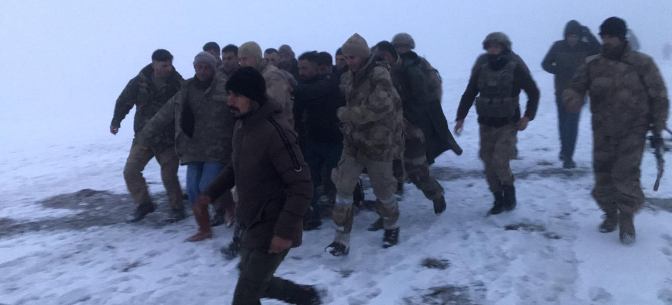Bitlis'te askeri helikopter düştü!