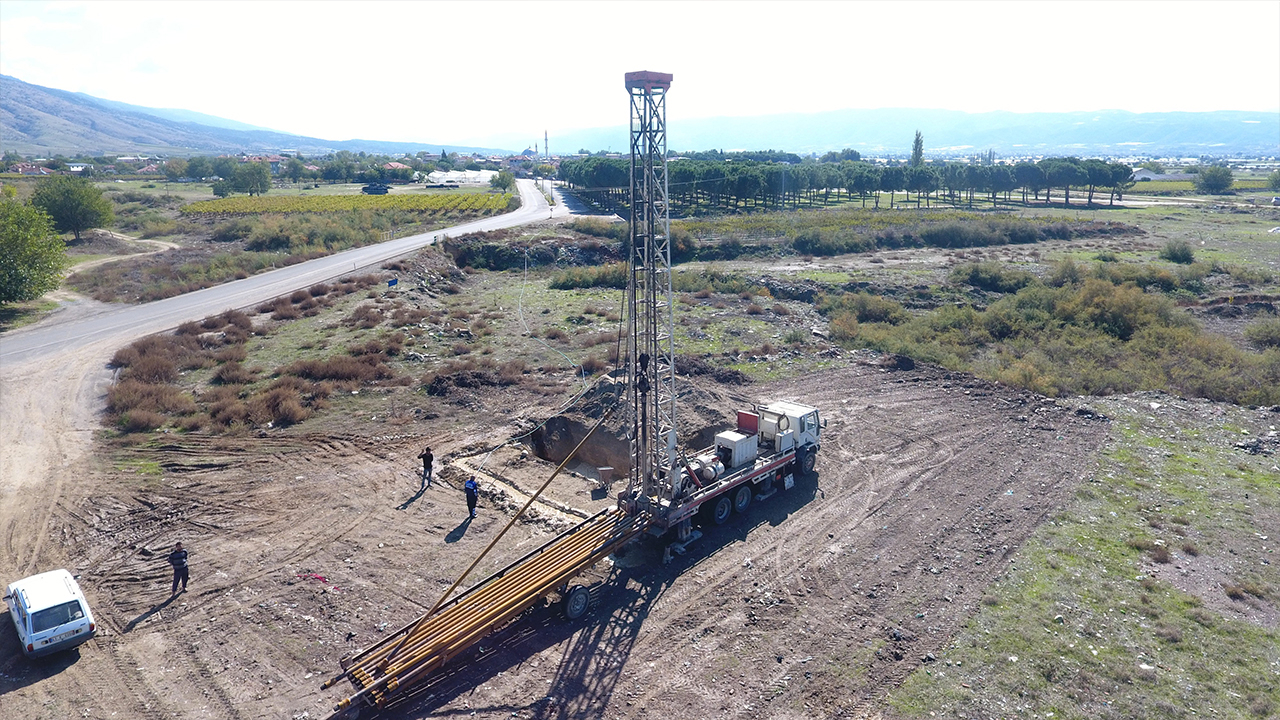 Sondaj kuyuları daha derine iniyor