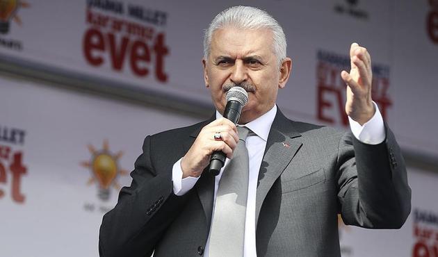 Başbakan Yıldırım: Bölücü PKK terör örgütünü adete baş üstünde tutuyorlar