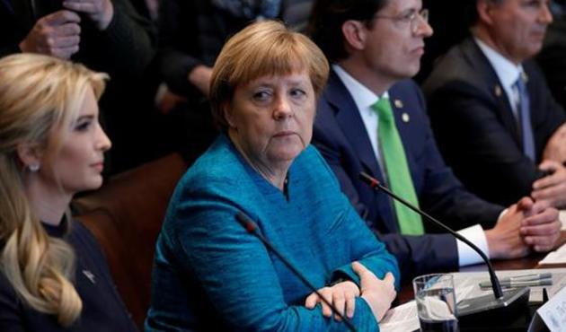 Merkel, Ivanka Trump'a öyle bir baktı ki...