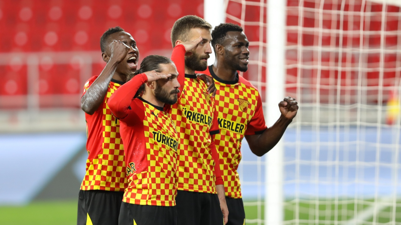 Halil Akbunar atıyor Göztepe kazanıyor