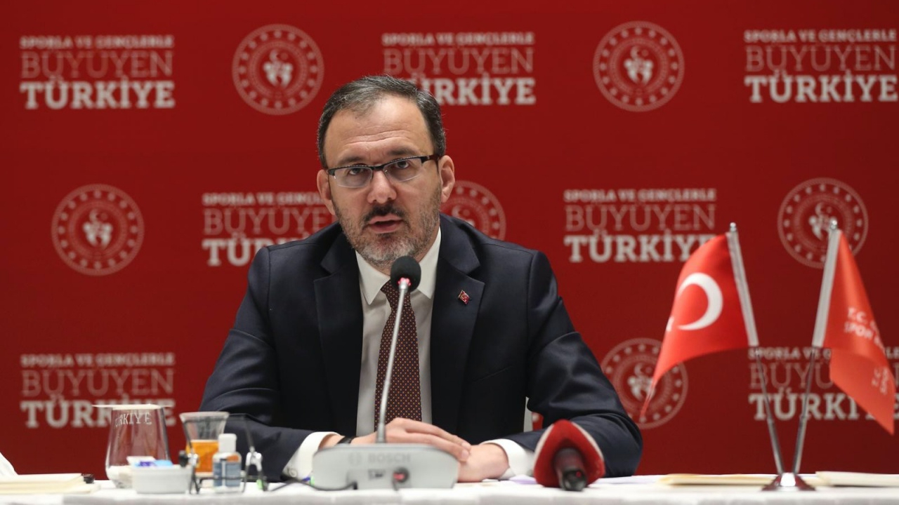 Kasapoğlu: Onca transfer yapan bir kulüp, stada da gereken bakımı gösterecek