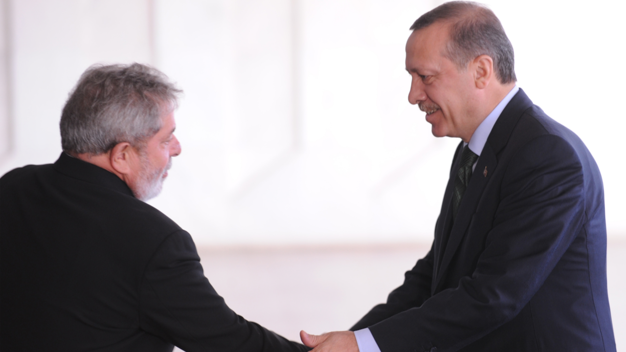 Erdoğan'ın yakın dostu Lula siyasete dönüyor