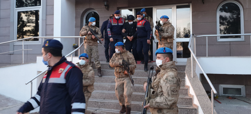 Oğluyla kavga eden 2 çocuğa kurşun yağdırdı