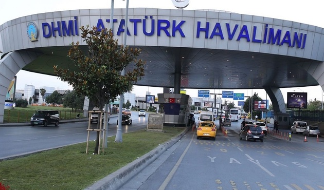 Almanya'nın peşinde olduğu 3 kişi Atatürk Havalimanı'nda yakalandı!