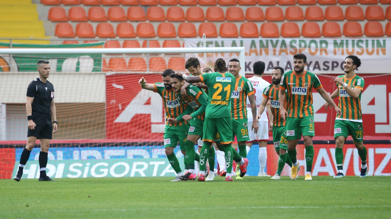 Antalyaspor'un 13 maçlık yenilmezlik serisine Alanyaspor son verdi