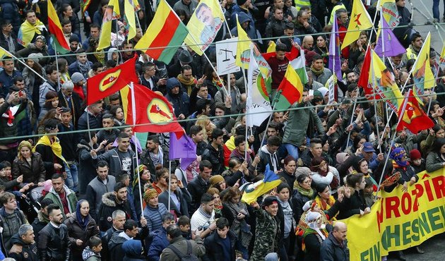 Alman polisinden PKK gösterisine poster soruşturması!