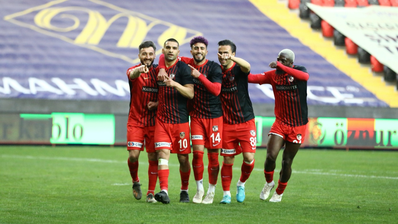 Gaziantep FK evinde Denizlsipor'u 2-0 mağlup etti