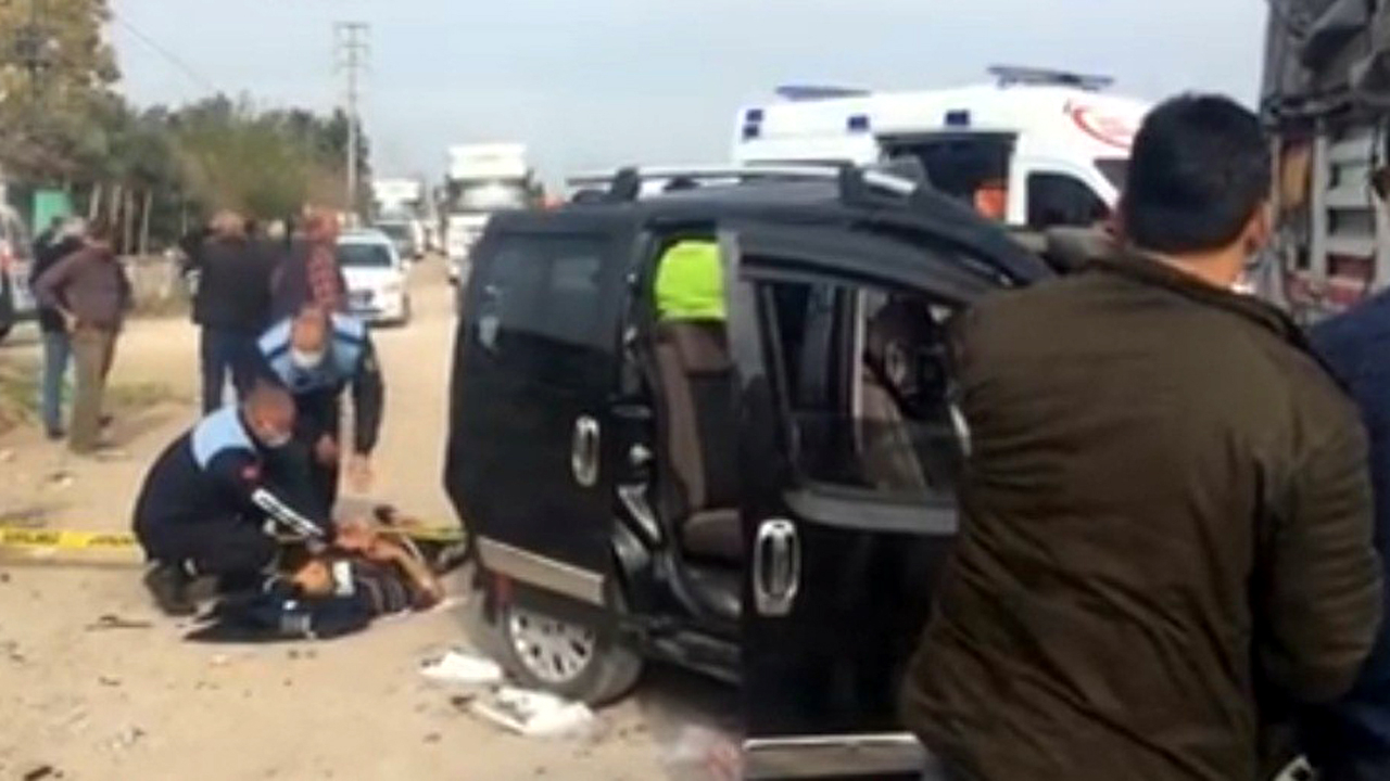 Adana'da TIR'a çarpan araç hurdaya döndü: 4’ü ağır 5 yaralı