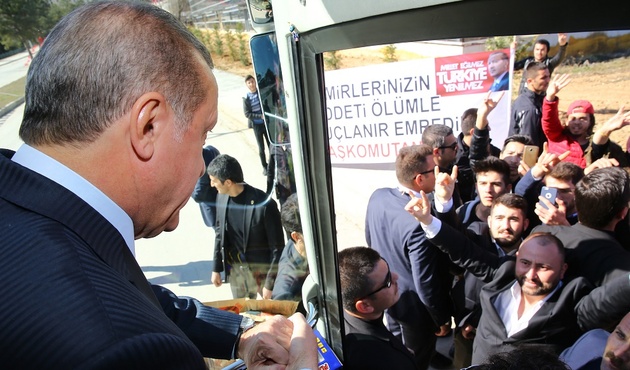 Cumhurbaşkanı bozkurt işaretine böyle karşılık verdi!
