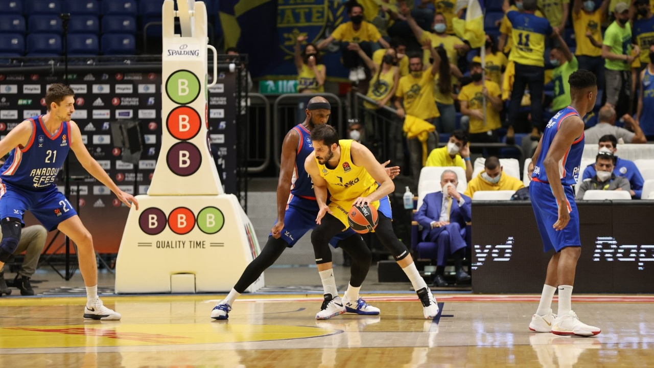 Anadolu Efes Maccabi deplasmanında farklı kazandı: 66-90