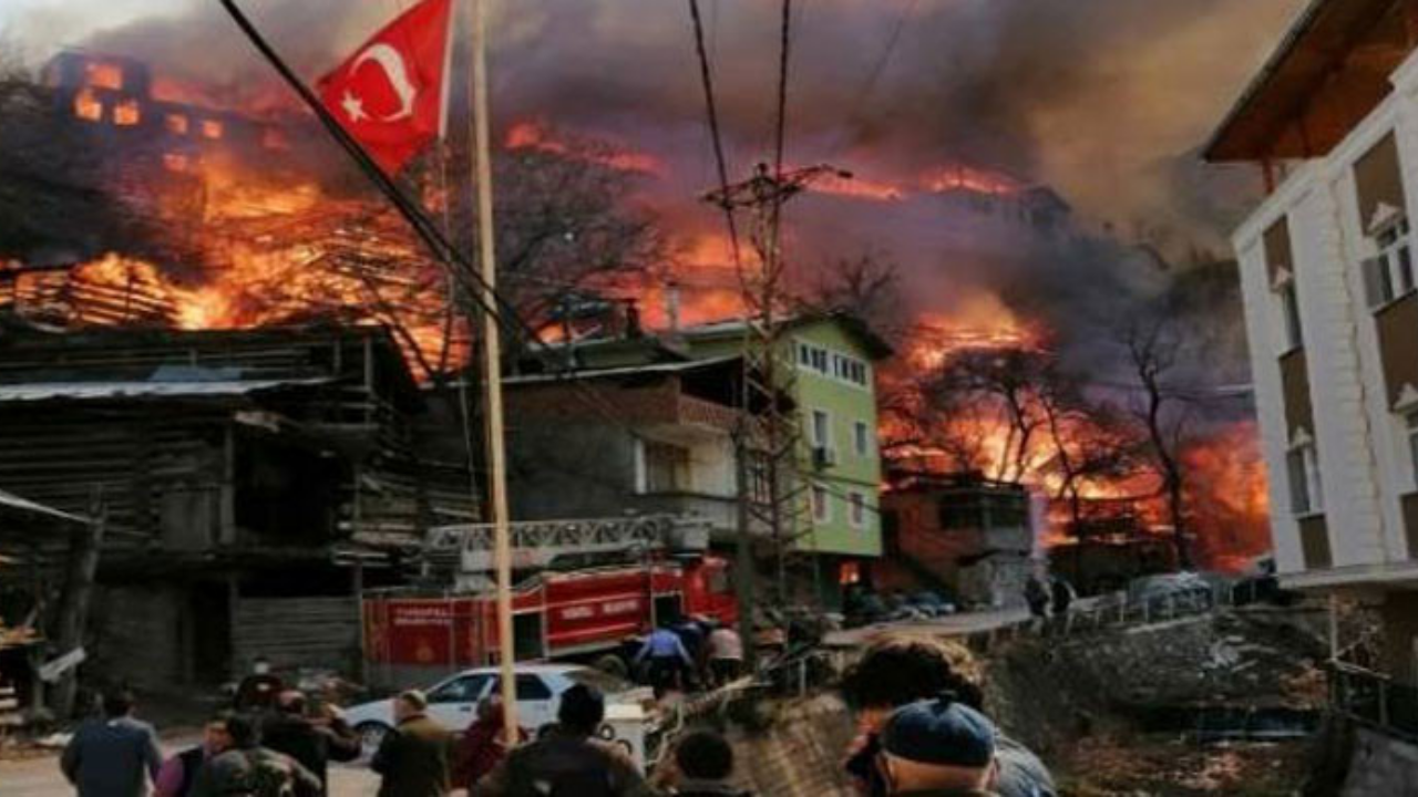 Artvin'de 176 haneli köyde yangın felaketi
