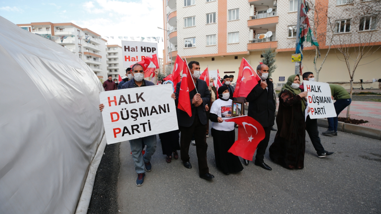 "HDP kapanacak analar kazanacak" yürüyüşü