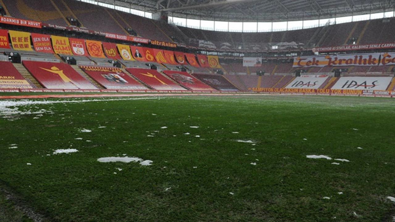 Galatasaray'da bozuk zemin krizi sürüyor