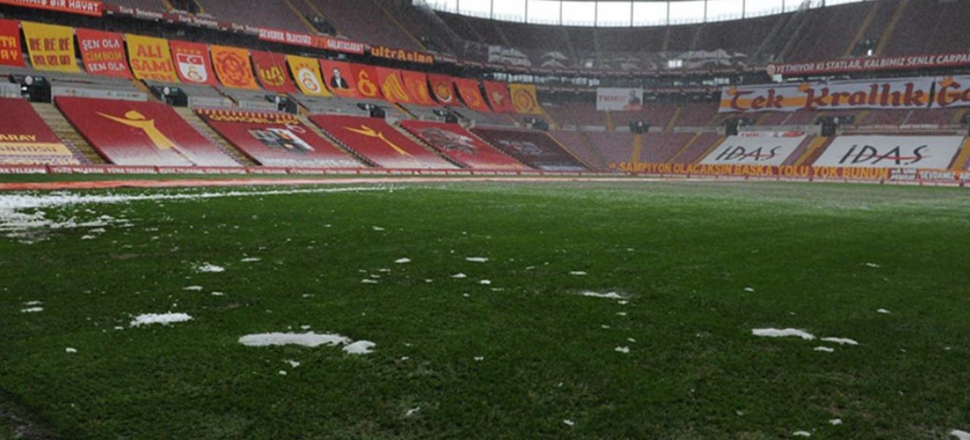 Galatasaray'da bozuk zemin krizi sürüyor