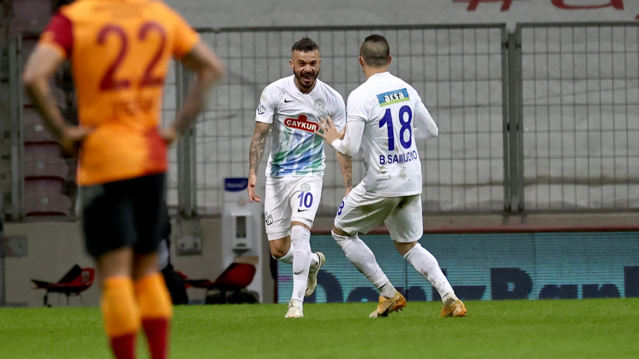 Evinde Çaykur Rizespor'a 3-4 yenilen Aslan ağır yaralı
