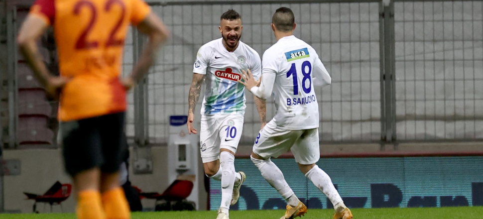 Evinde Çaykur Rizespor'a 3-4 yenilen Aslan ağır yaralı