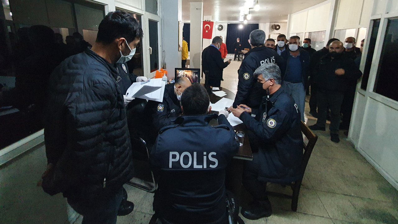 Adana'da polisi gören 37 kişi terasa saklandı ama cezadan kurtulamadı