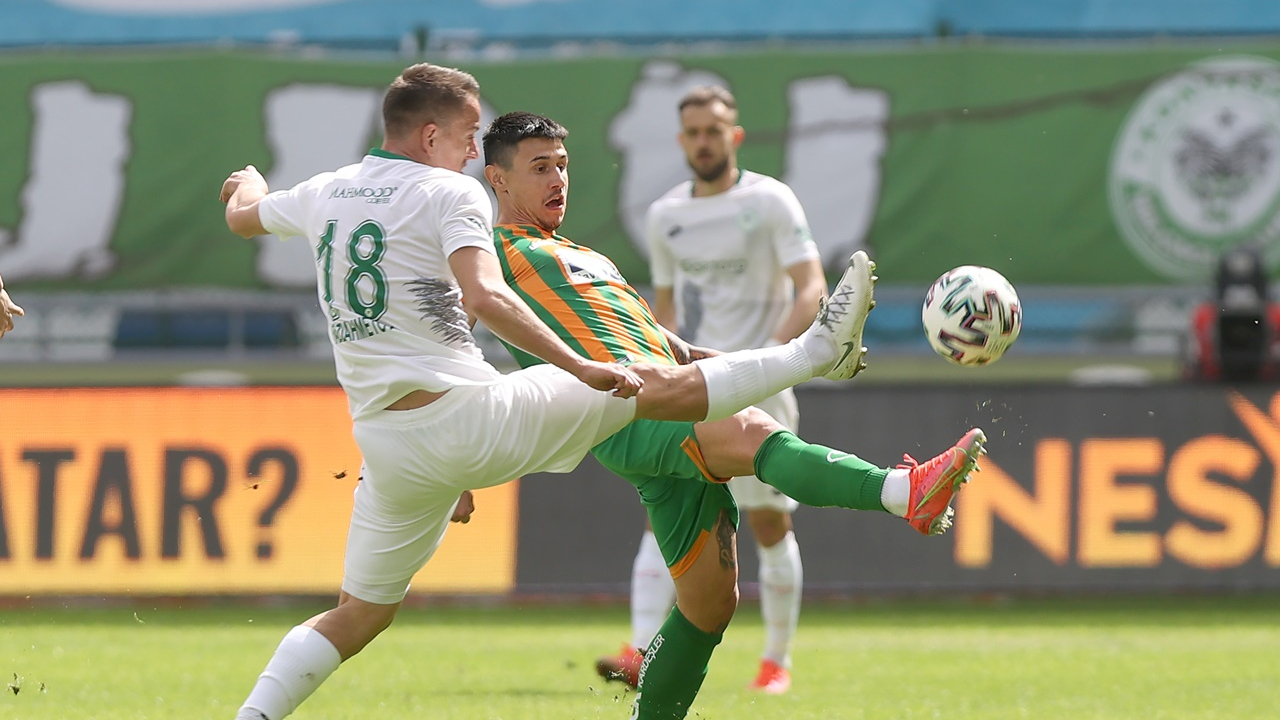 Konyaspor Alanyaspor'u puansız gönderdi!