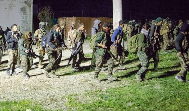 İşte Rakka'ya paraşütle inen ABD askerleri ile YPG'liler!