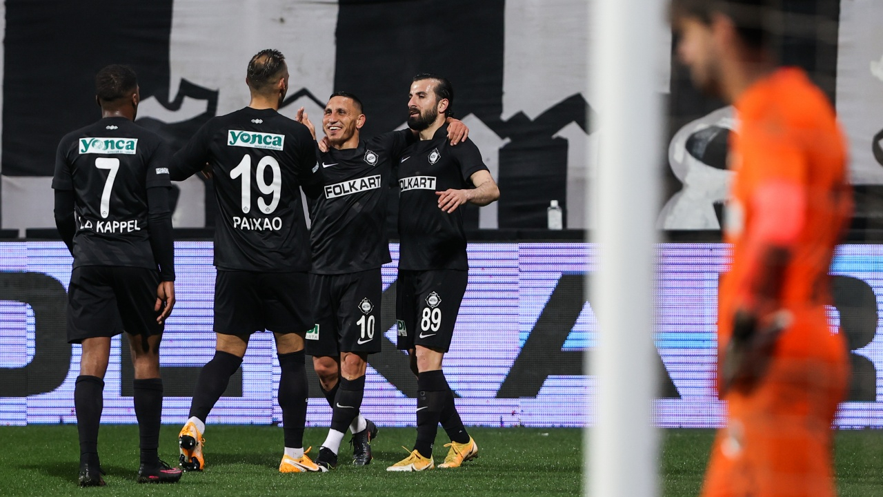 Altay evinden Menemenspor'u 3-0'la geçti