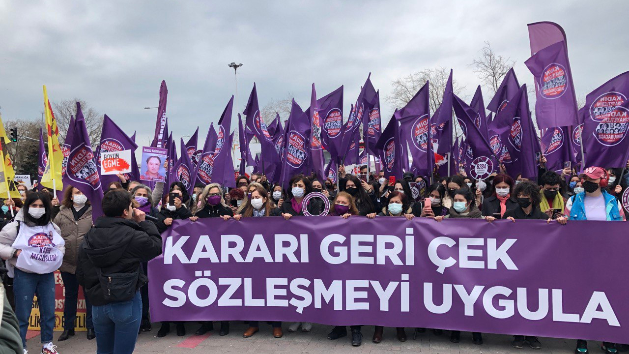 Kadıköy'de İstanbul Sözleşmesi eylemi düzenlendi