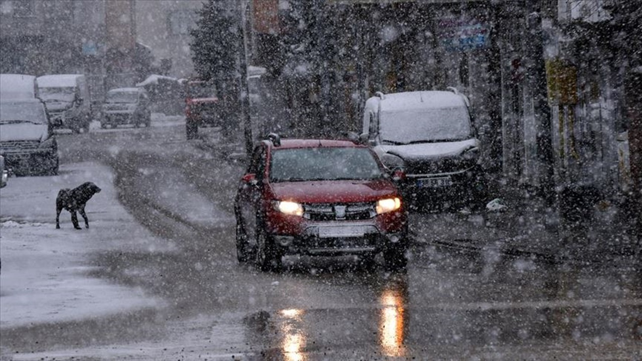 Meteoroloji'den açıklama: Sağanak, kar ve lodos geliyor...