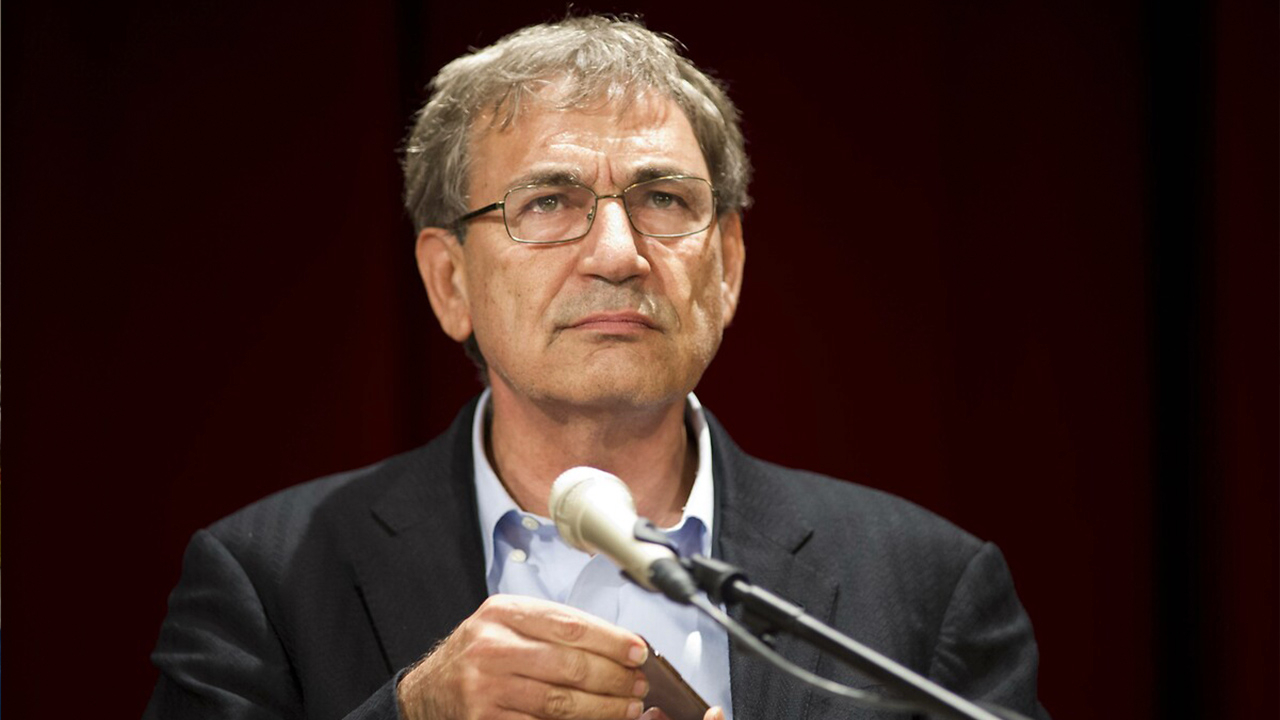 Orhan Pamuk Ayasofya Camii'ne kin kustu