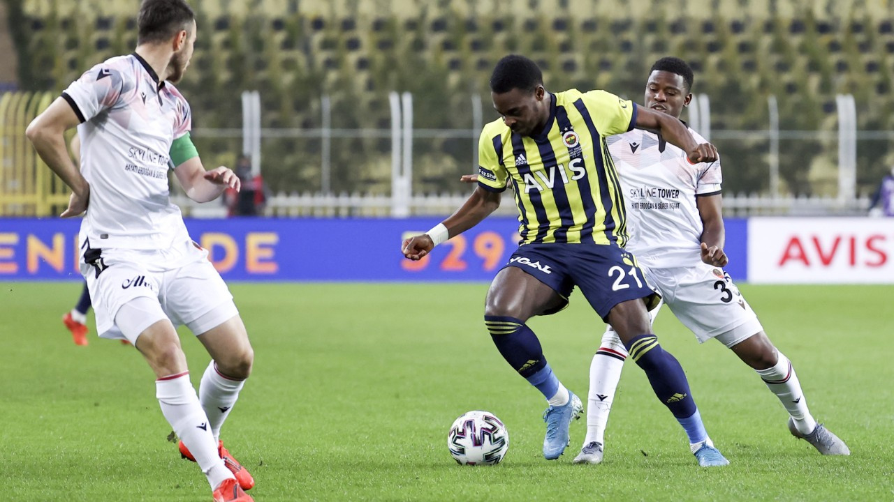 Fenerbahçe'de 4 futbolcu koronaya yakalandı