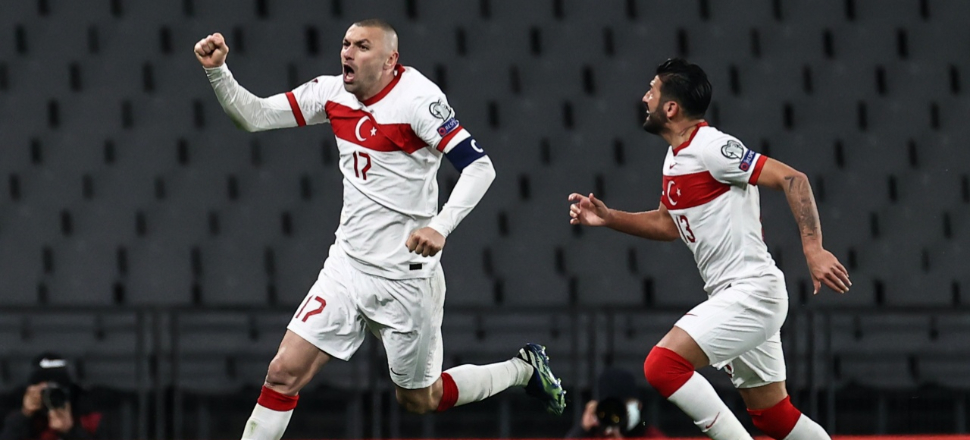 Hollanda basını: "Burak Yılmaz'ın coştuğu Türkiye'de rezil olduk"
