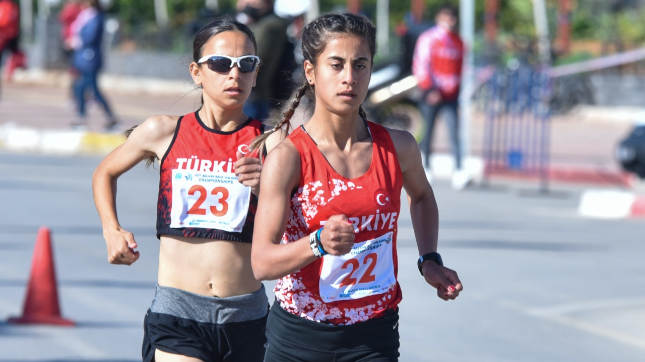 Yürüyüş milli takımında Ayşe Tekdal, olimpiyat kotası aldı