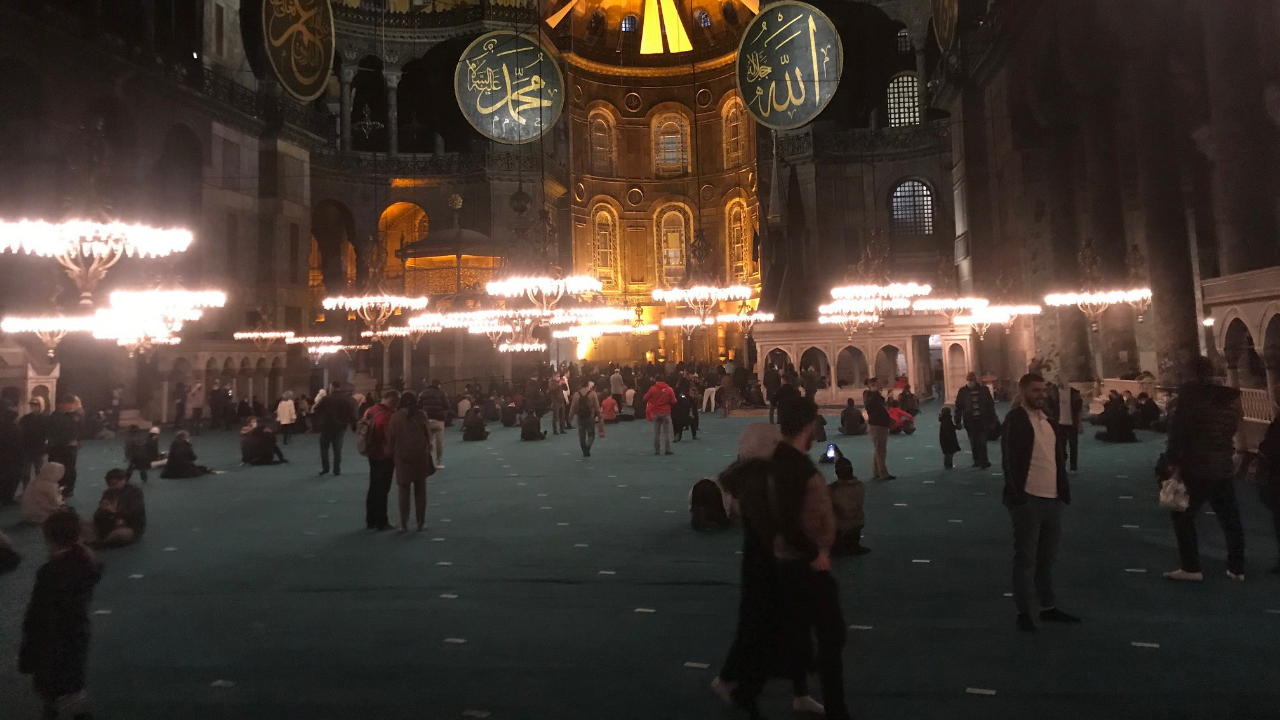 Ayasofya'da 87 yıl sonra ilk Beraat Kandili