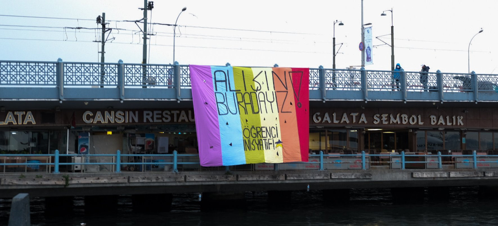 Galata Köprüsü'nde LGBTİ bayrağı