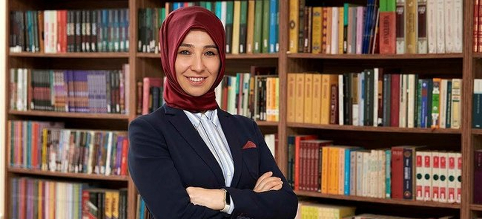 "Öz yurdunda garipsin, öz vatanında parya"