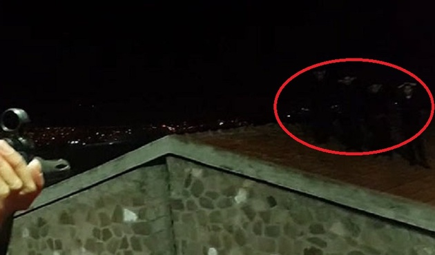Gece yarısı çatıda, eller havada! Firariler böyle yakalandı...