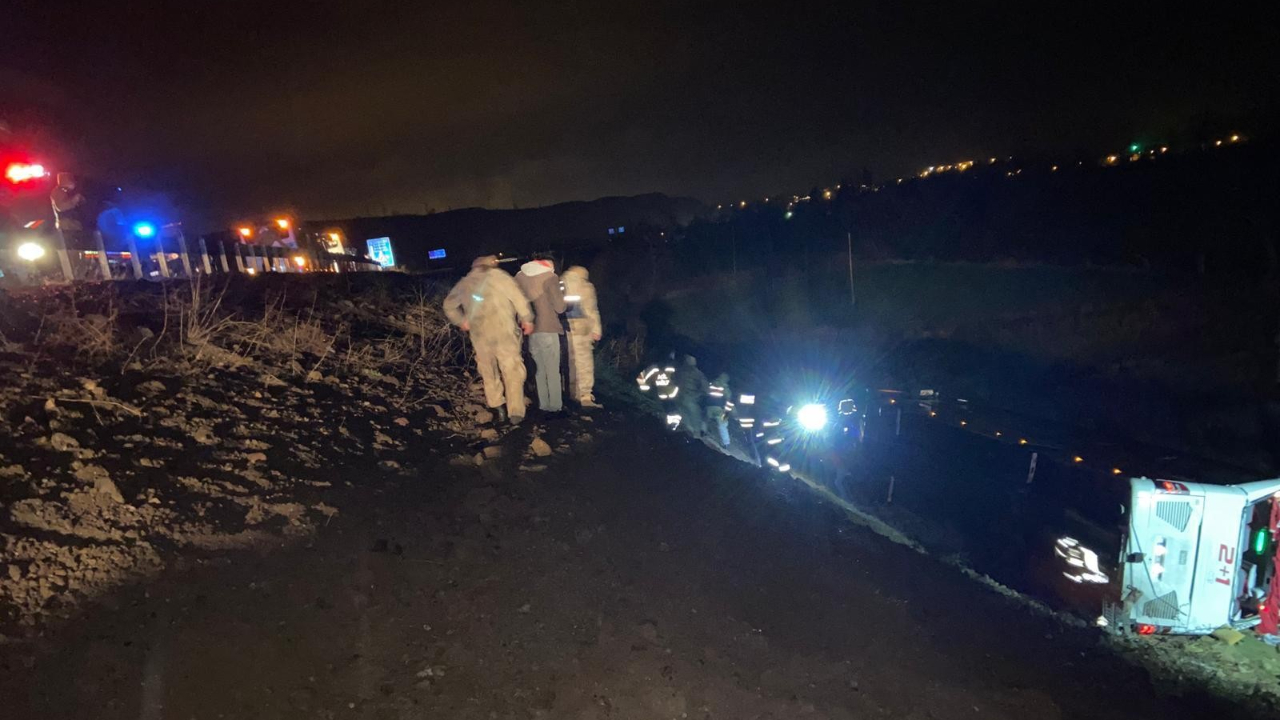 Sivas’ta otobüs tarlaya uçtu: 39 yaralı