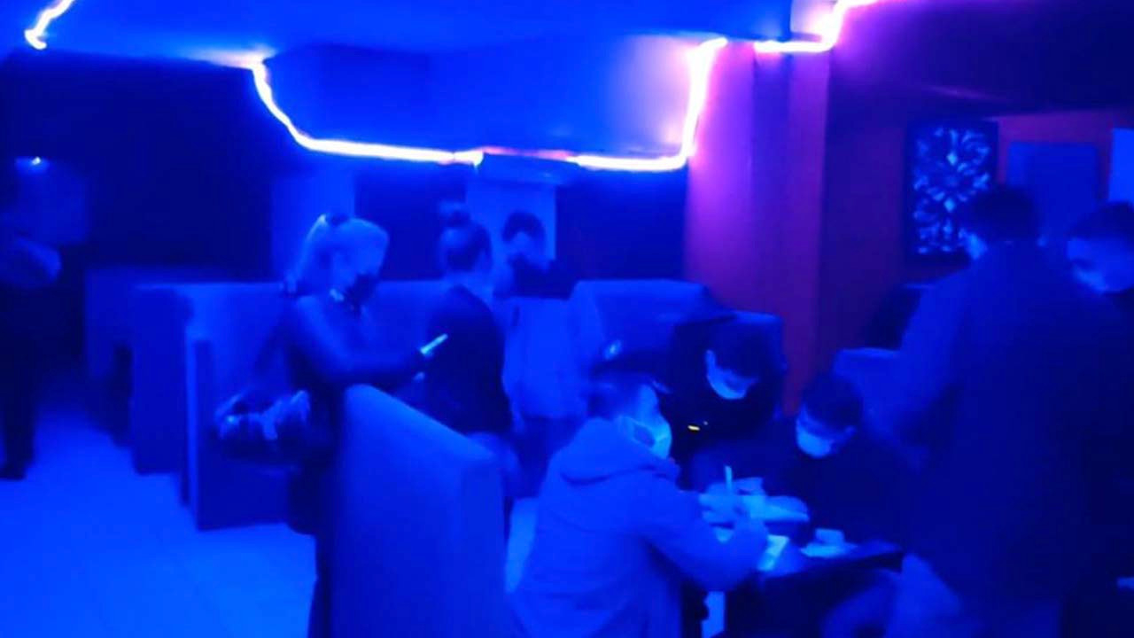 Bursa'da kaçak meyhaneye koronavirüs baskını