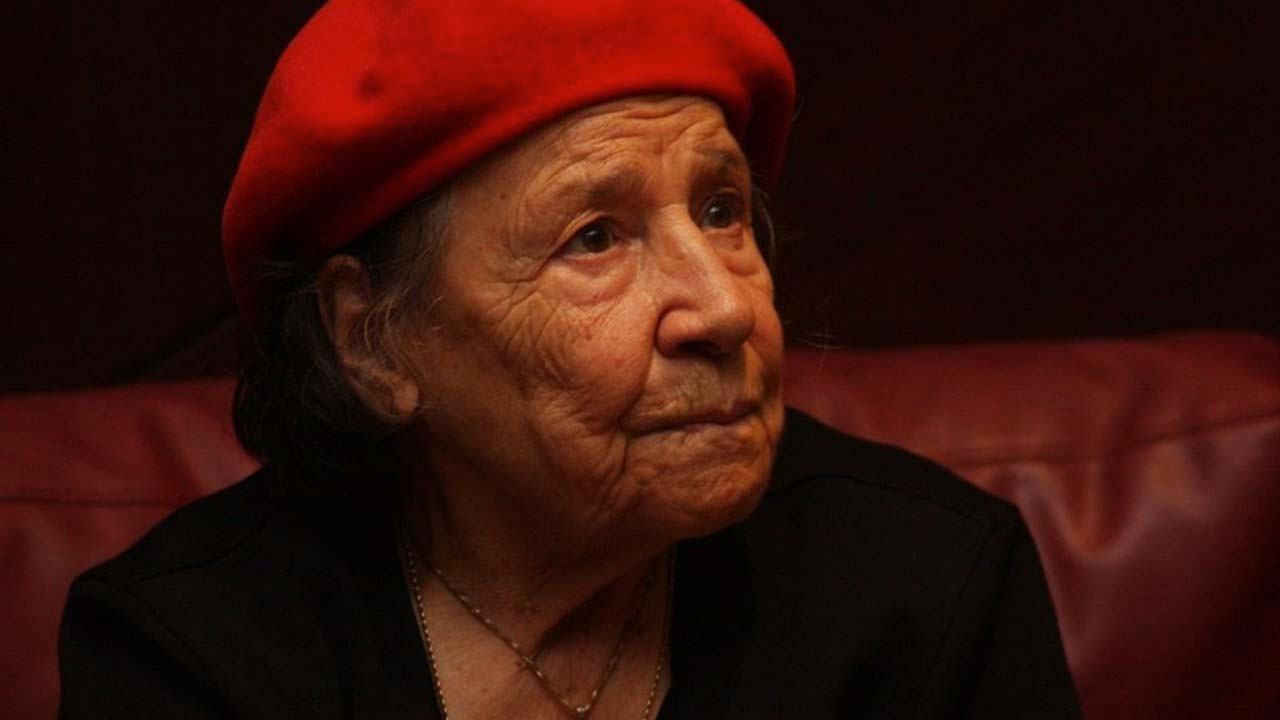 Handan Uran Ertuğrul öğrencilerin geleceğini aydınlatmaya devam edecek