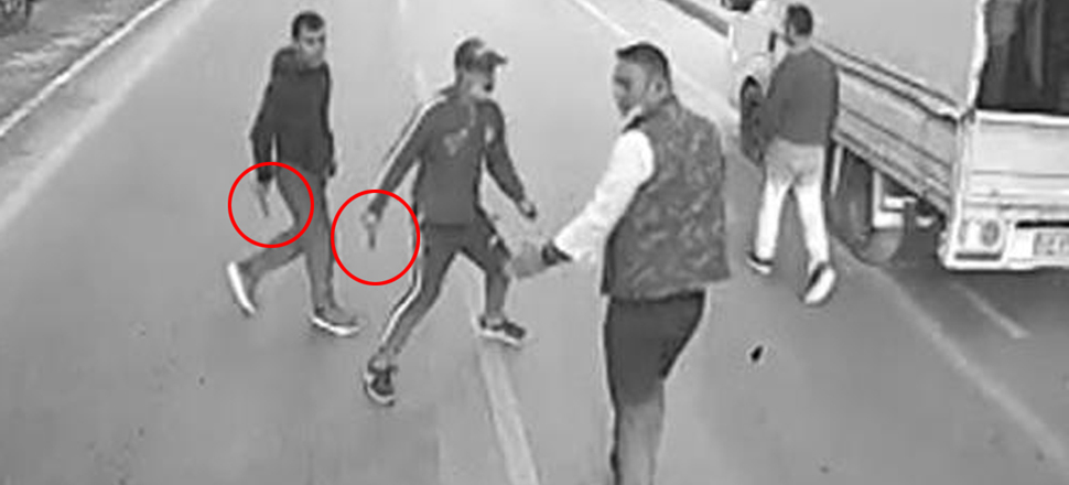 İnsanlık görevini yapan şoföre bıçak çekmişlerdi