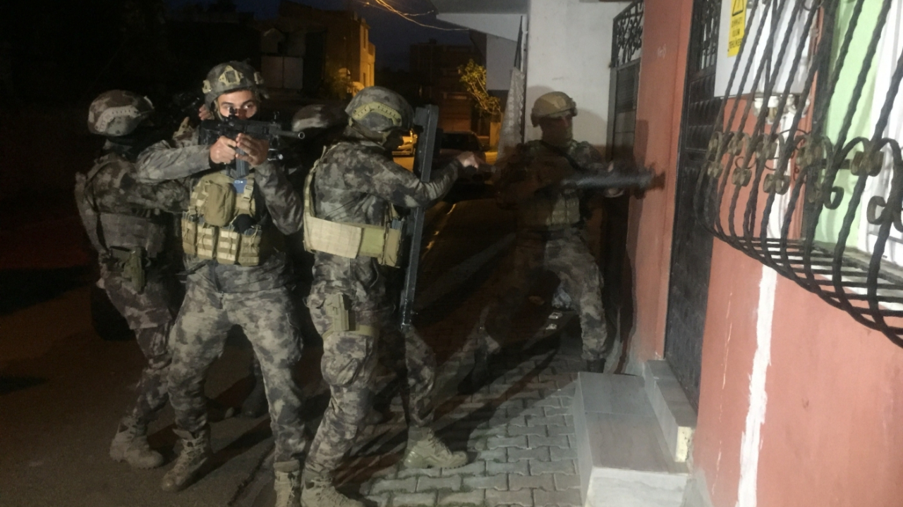 Sosyal medya teröristlerine şafak baskını