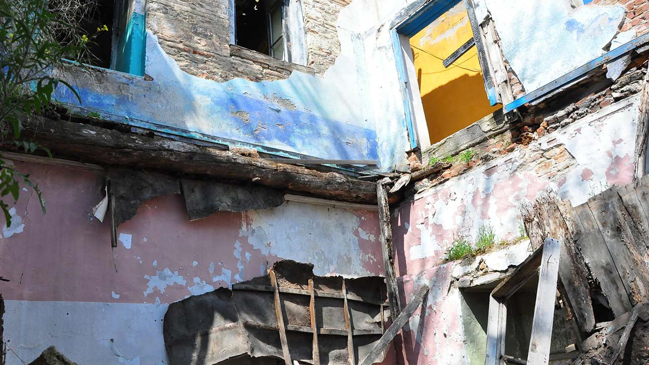 418 yıllık külliye harabeye döndü