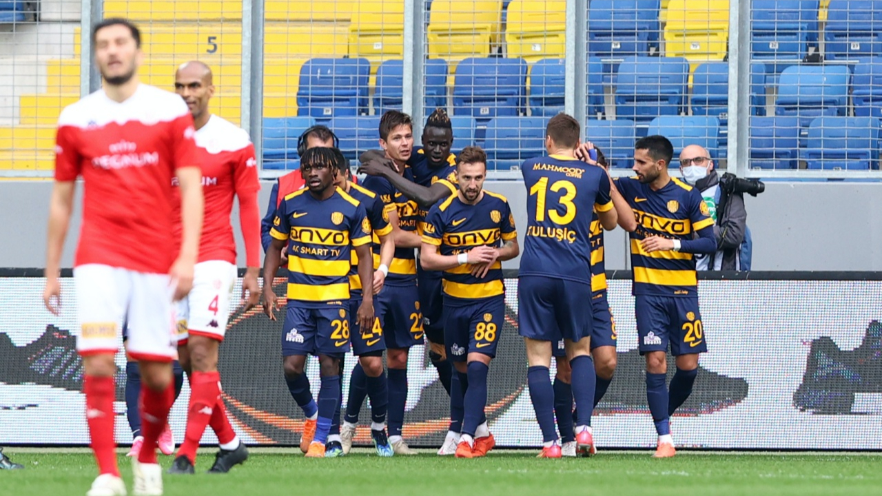 Ankaragücü evinde Antalyaspor'u Börven'le mağlup etti