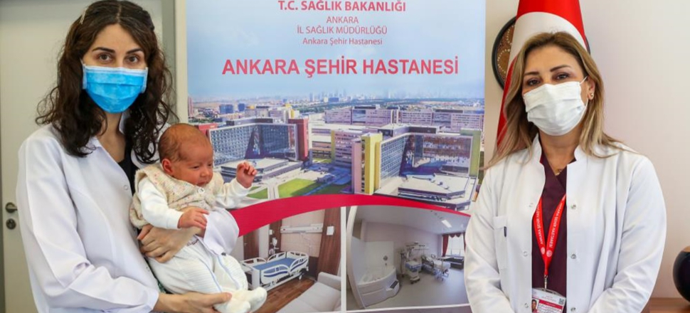 Annesi hamileyken aşılanan bebek antikorlu doğdu