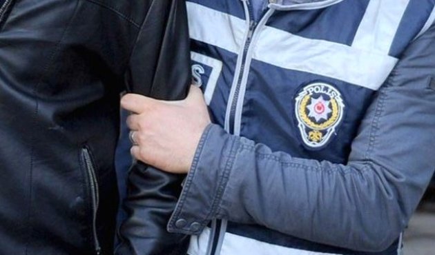 Türk bayrağını indiren hain tutuklandı!