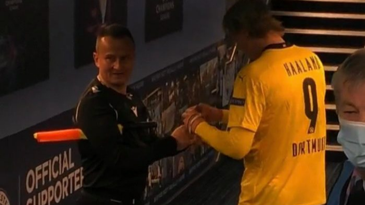 Yardımcı hakem Octavian Sovre, Erling Haaland'dan imza istedi