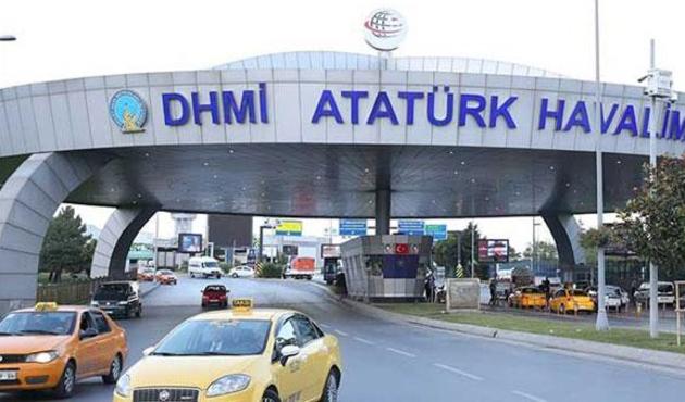 Atatürk Havalimanı'nda bıçaklı kavga!