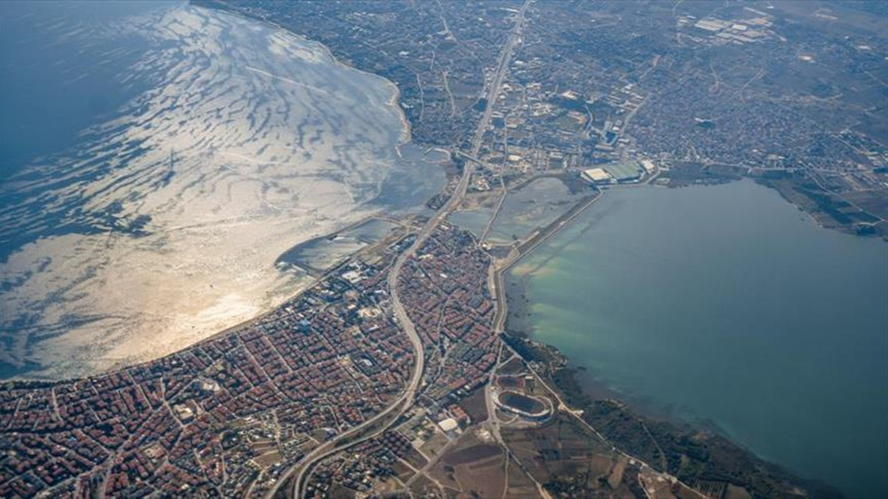 'Kanal İstanbul Türklerin kendi meselesidir, Montrö'nün yükümlülüğünü kaldırmaz'