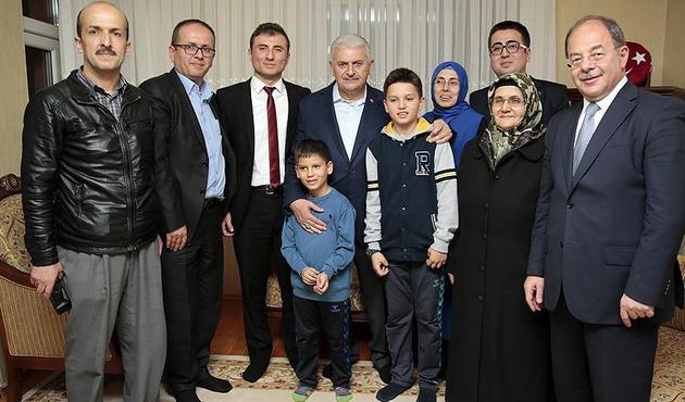Başbakan Yıldırım 15 Temmuz gazisini ziyaret etti